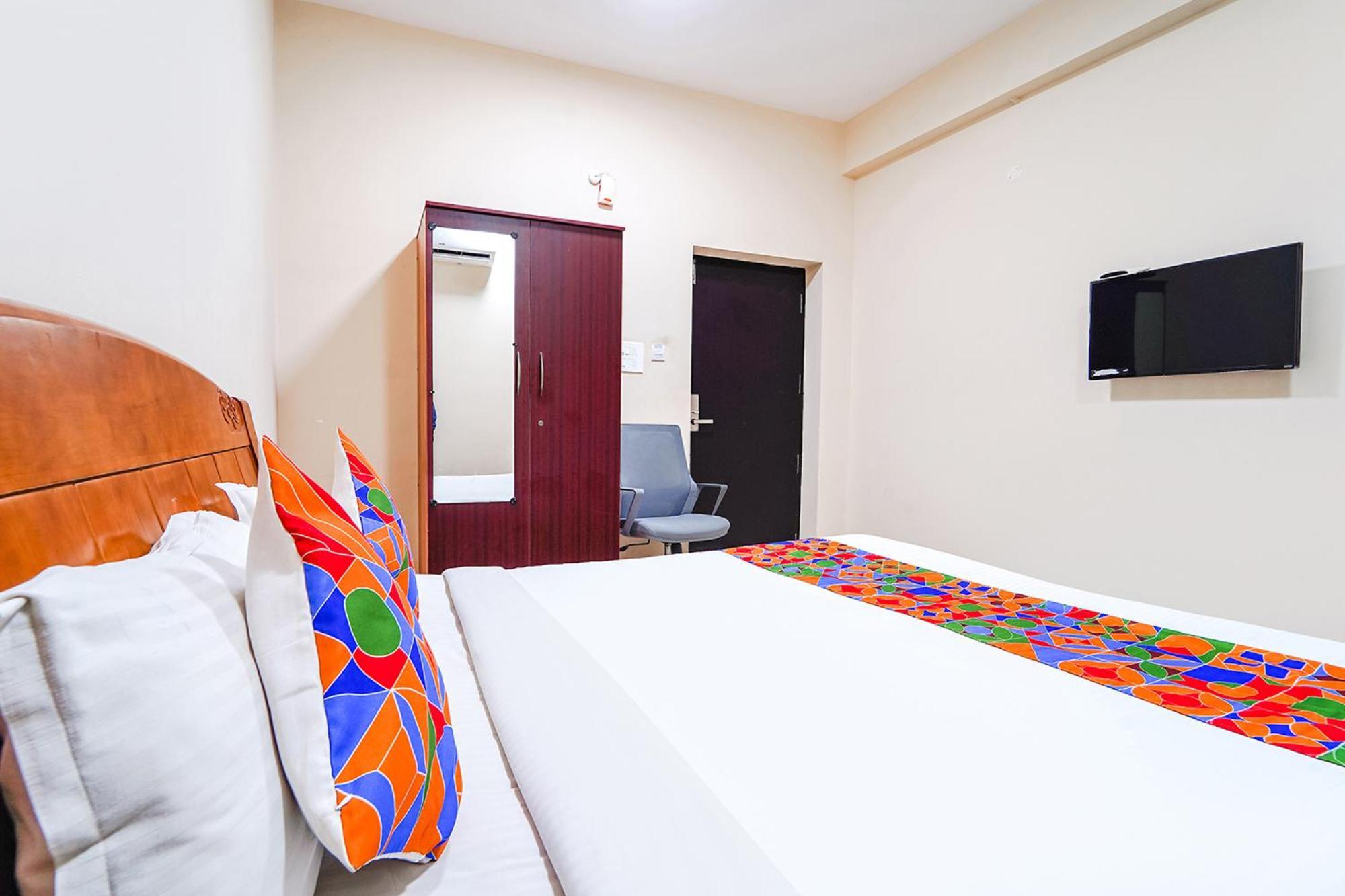 Fabexpress Uv Residency - 700M From Coimbatore International Airport Irugur Dış mekan fotoğraf