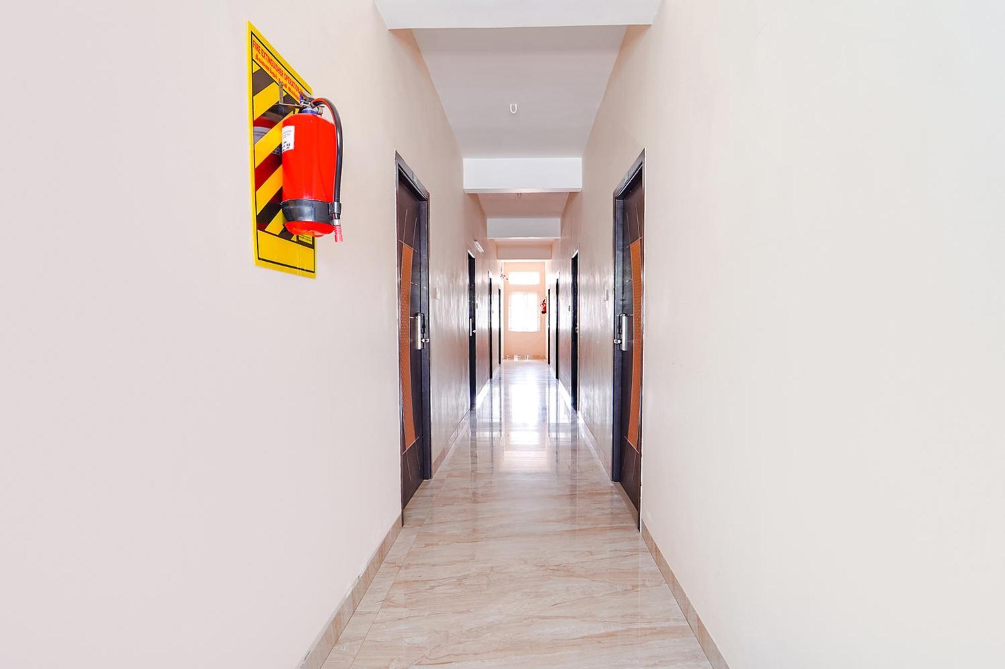 Fabexpress Uv Residency - 700M From Coimbatore International Airport Irugur Dış mekan fotoğraf