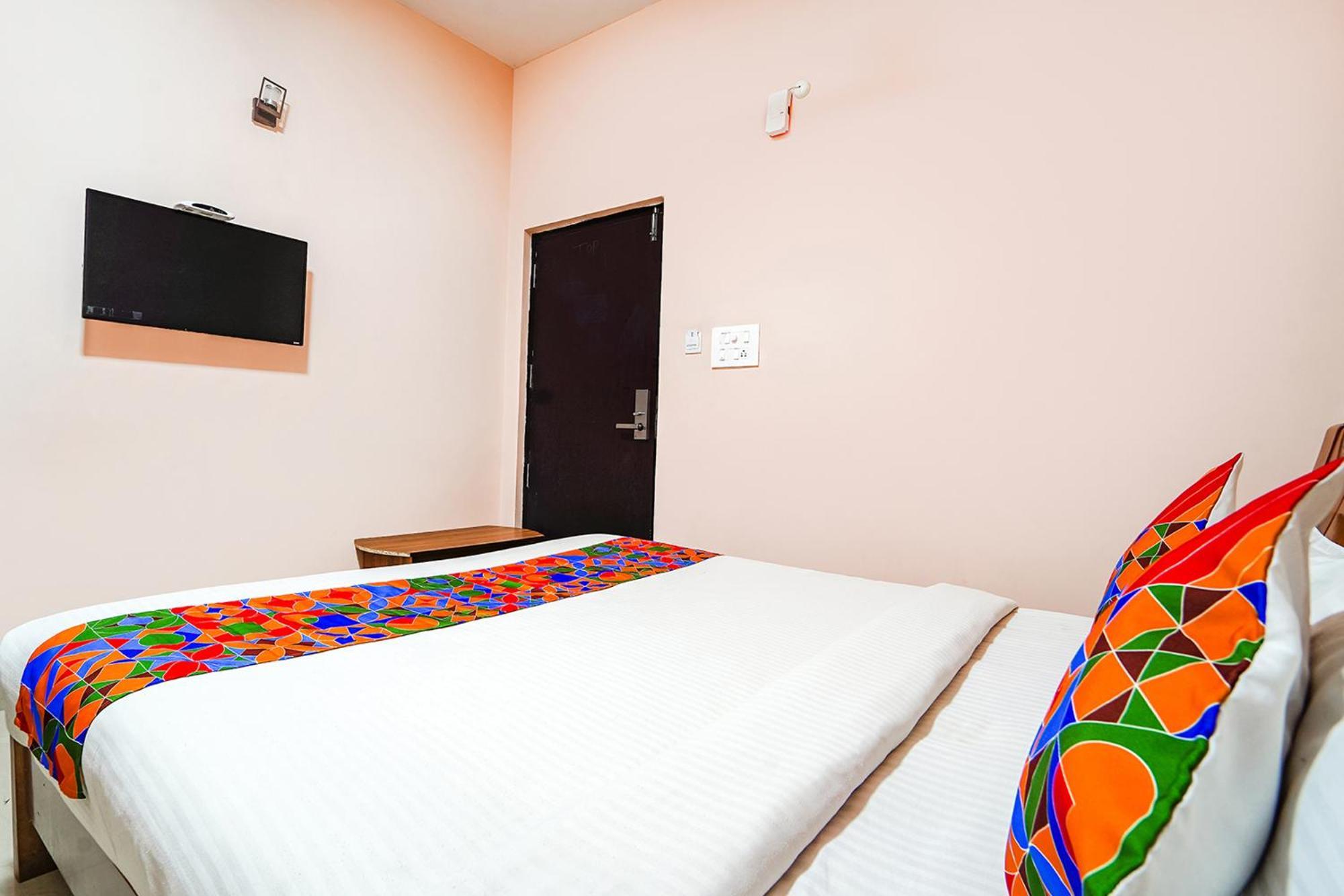 Fabexpress Uv Residency - 700M From Coimbatore International Airport Irugur Dış mekan fotoğraf