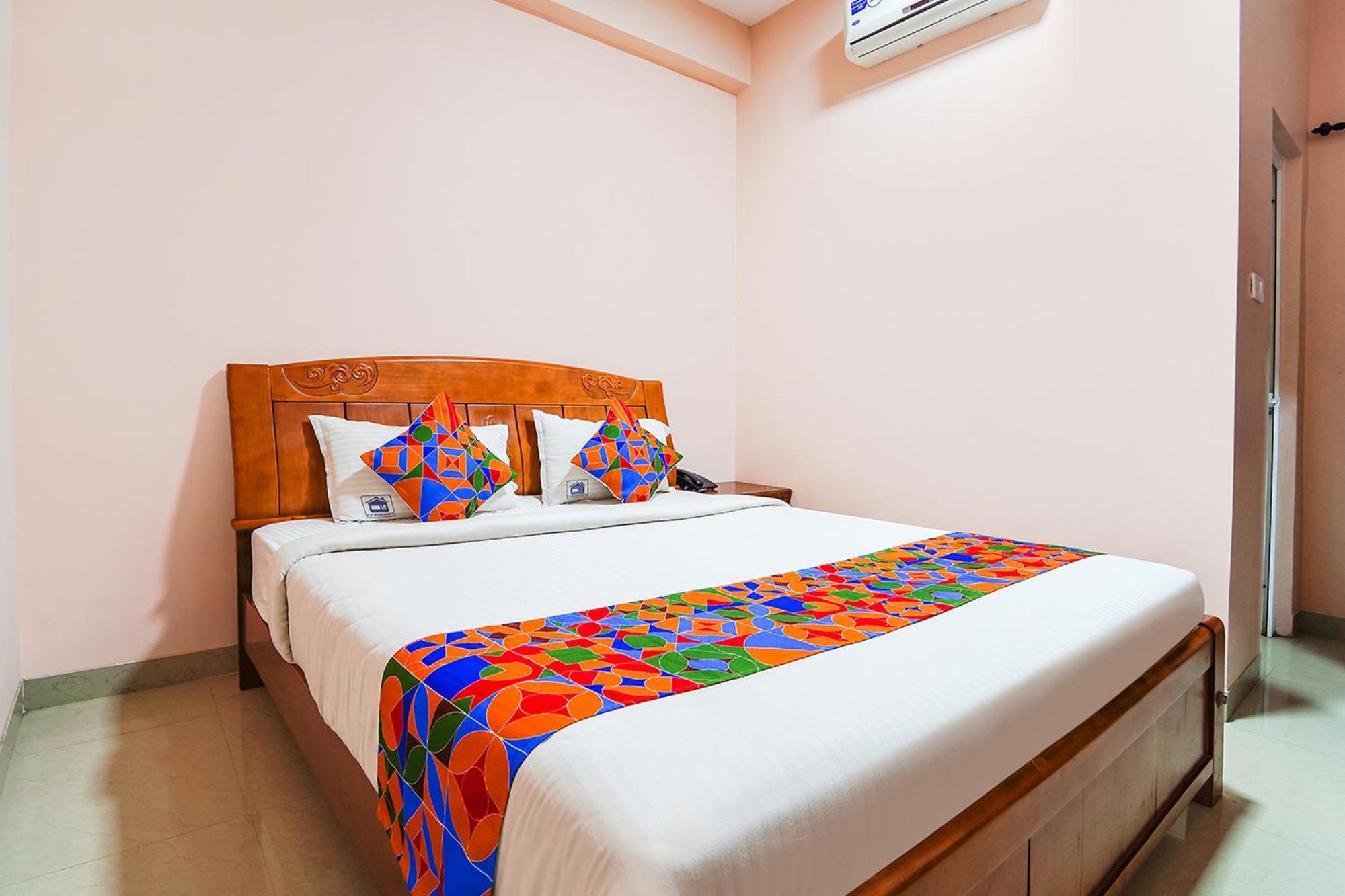 Fabexpress Uv Residency - 700M From Coimbatore International Airport Irugur Dış mekan fotoğraf