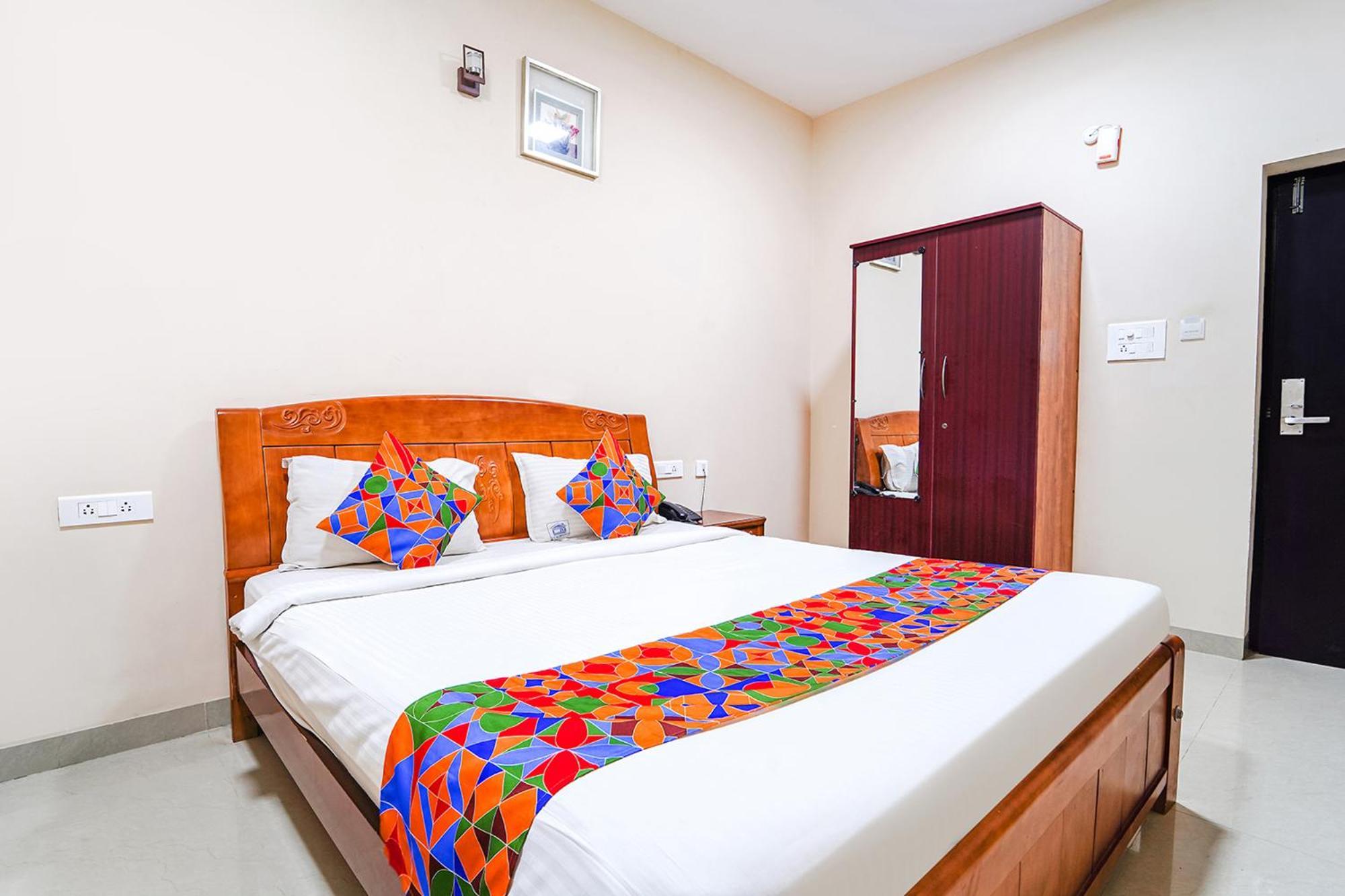 Fabexpress Uv Residency - 700M From Coimbatore International Airport Irugur Dış mekan fotoğraf