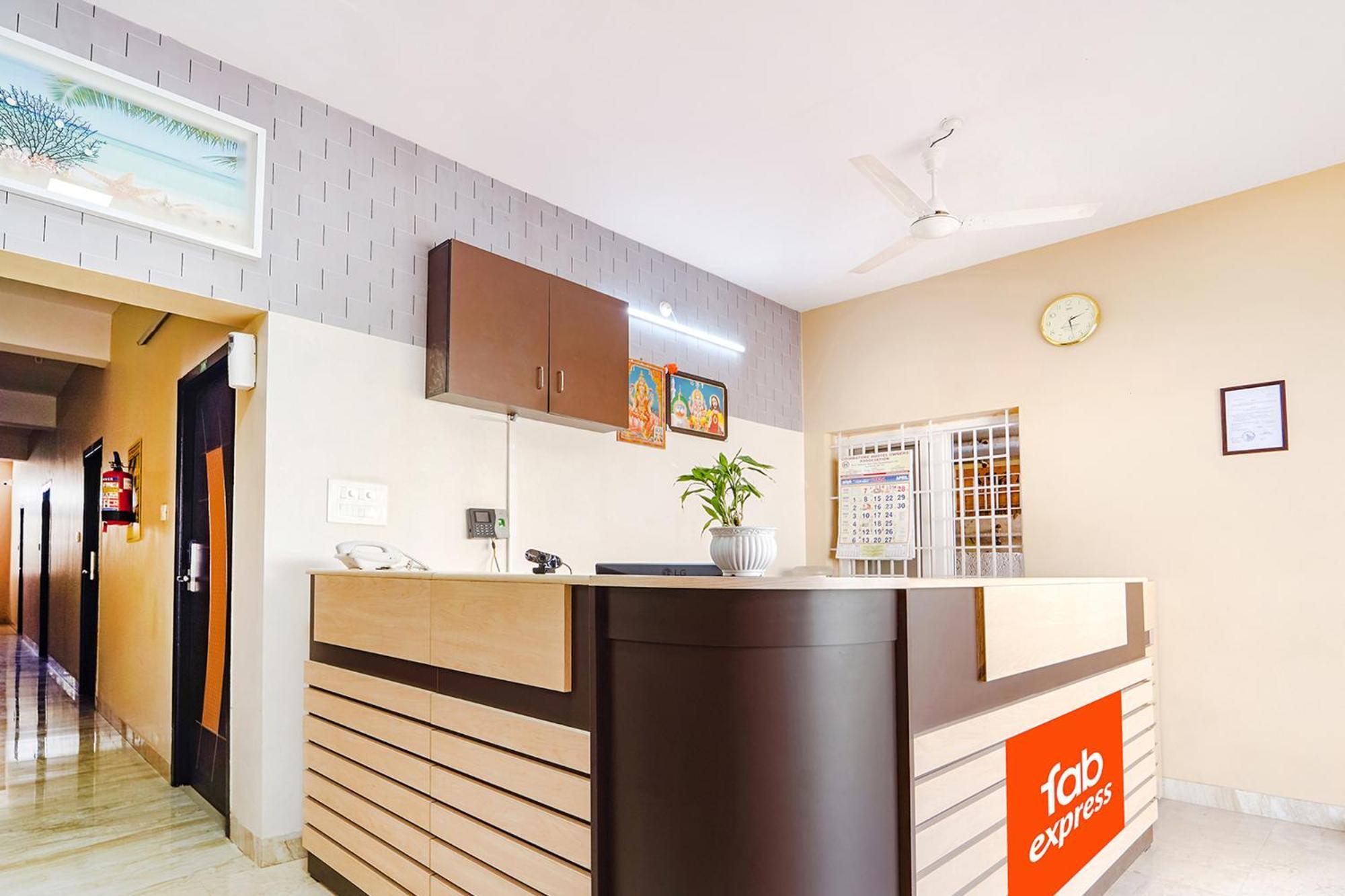 Fabexpress Uv Residency - 700M From Coimbatore International Airport Irugur Dış mekan fotoğraf