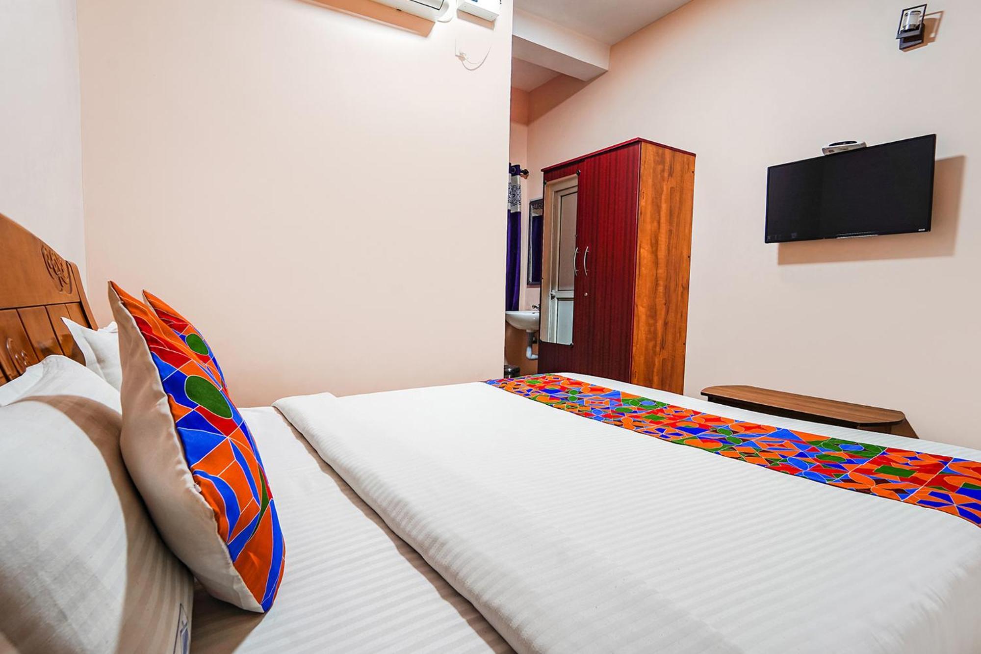 Fabexpress Uv Residency - 700M From Coimbatore International Airport Irugur Dış mekan fotoğraf